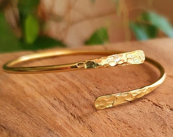 Brazalete dorado martillado moderno / Pulsera / Minimalista / Latón / Clásico / Rústico / Étnico / Boho / Hippie / Joya / Ajustable / Pequeño