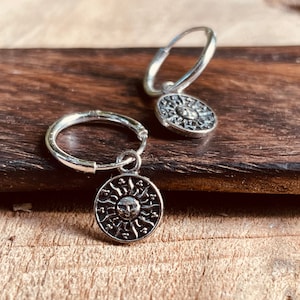 Piccoli orecchini a cerchio in argento sterling 925 con sole/tarocchi/mistici/spirituali, delicati gioielli etnici rustici boho classici per festival