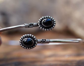 Brazalete tipo brazalete de ónix negro y plata – Brazalete superior dorado texturizado, ajustable, joyería para festivales
