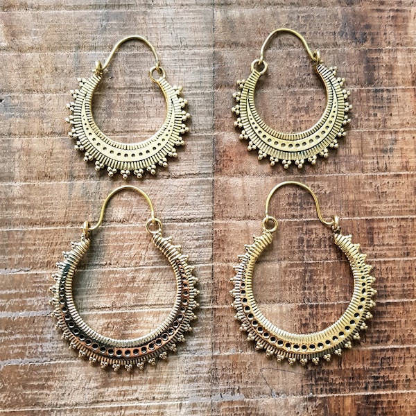 Pendientes afganos Boho Hoop de latón. 2 tamaños. Gitano, Rústico, étnico, Indio, India, Tribal, Boho, Estilo Boho,