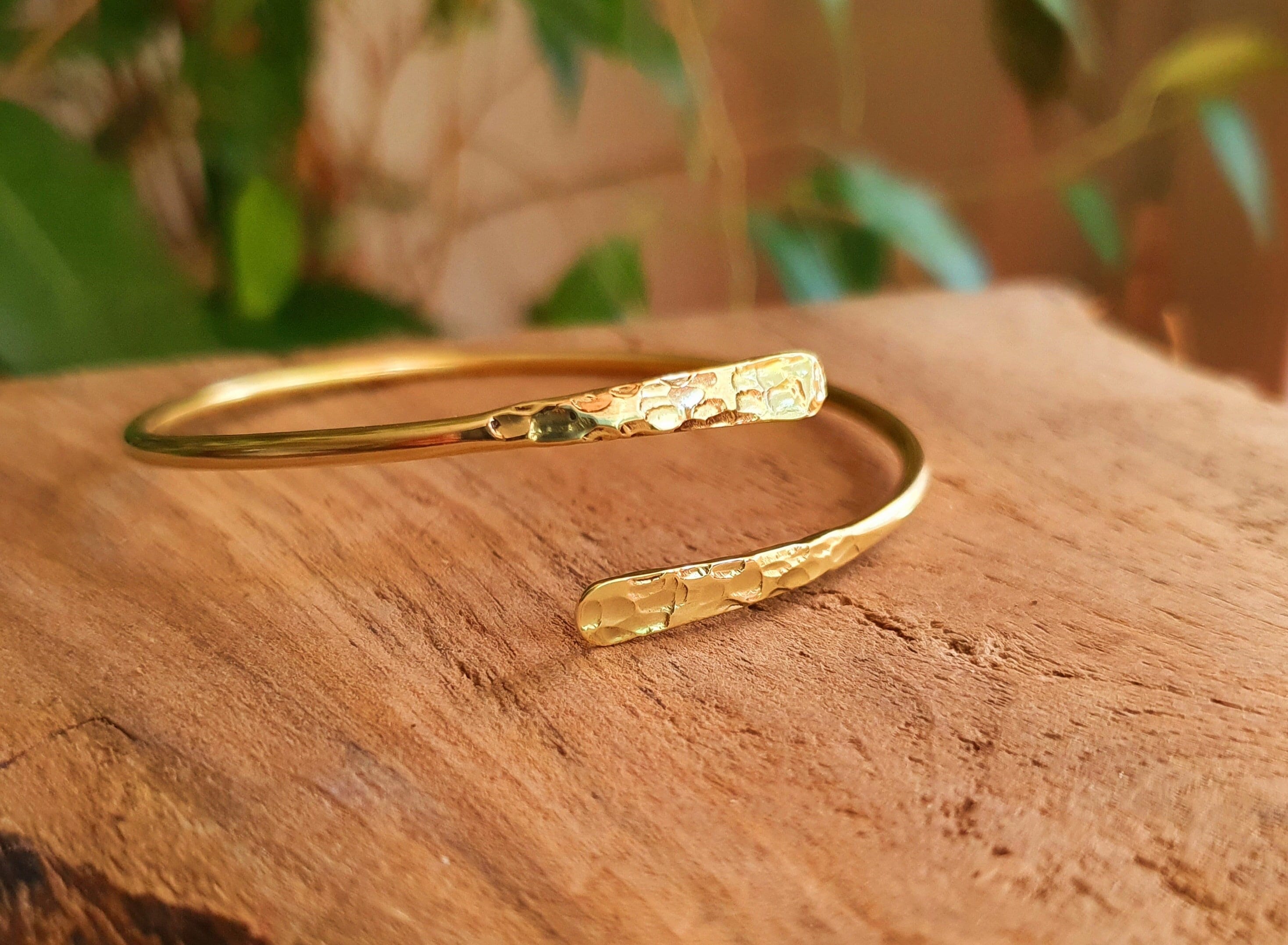 Simple store gold kada