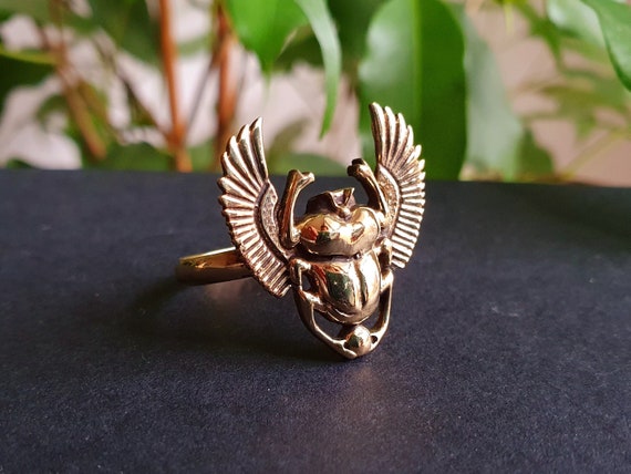 Stag Beetle Ring Nestled in a Bed of Ivy – Amelia Ray Jewelry