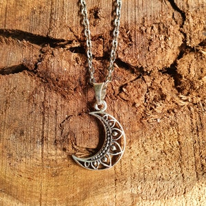 Crescent Moon Necklace / Hypoallergenic / Silver / Boho / Hippie / Rustic / Ethnic / Hypoallergenic / Third Eye / Illuminati