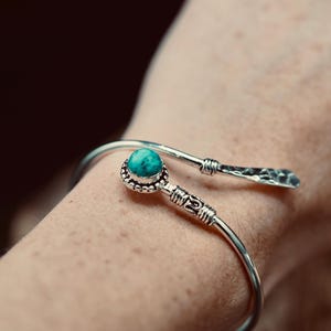 Turquoise Silver Bangle Bracelet – Boho Bracelet with Blue Gemstone – Adjustable Statement Jewellery Gift for Her