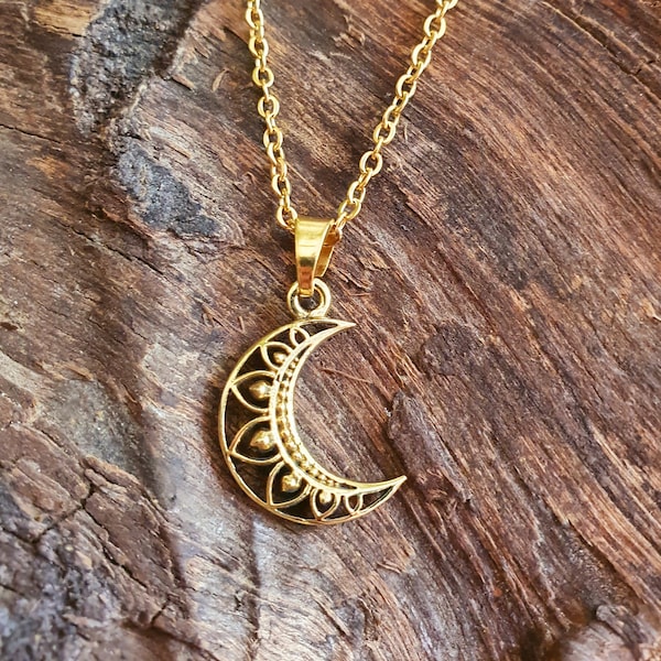 Collier Crescent de Lune Dorée / Laiton / Chaine Hypoallergénique / Acier Inoxydable / Boho / Bohème / Ethnique / Rustique / Illuminati