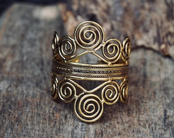 Boho-Armband aus Messing, verstellbares Spiralarmband, Statement-Armband im Göttinnen-Stil, Boho-Ethno-Schmuck, Festival-Armband für Damen