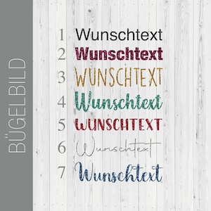 Puede incluir: Siete opciones de color diferentes para diseños de transferencia de planchado. El texto "Wunschtext" se muestra en negro, burdeos, dorado, verde azulado, rojo, plateado y azul.