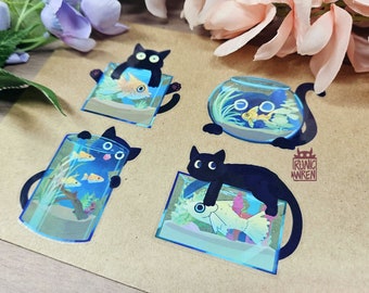 Op de afbeelding: Vier stickers met zwarte katten met vissen in aquaria. De stickers zijn op een bruine papieren achtergrond. De tekst "RUNIC WREN" staat in de rechterbenedenhoek.