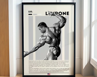 Könnte beinhalten: Ein Schwarzweiß-Poster mit einem Bodybuilder, der posiert, und dem Text "120. LEVRONE" oben. Der Text unter dem Bild lautet: "Kevin Levrone, geboren am 16. Juli 1964 in Baltimore, Maryland, ist ein ehemaliger amerikanischer Profi-Bodybuilder. Er ist eine prominente Figur in der Bodybuilding-Welt der 1990er und frühen 2000er Jahre. Levrone war eine dominierende Figur im Bodybuilding für die vielen Siege, Top-Platzierungen und zahlreichen Erfolge. Seine Wettkampfkarriere erstreckte sich von den 1980er Jahren bis heute. Mr. Olympia-Wettbewerb. Die Bodybuilding-Welt erlebte zahlreiche Entdeckungen der Körperform, und während seiner Karriere gilt er als einer der beliebtesten und künstlerischsten Bodybuilder. Neben dem Bodybuilding erkundete Kevin Levrone auch andere Interessen, wie Schauspiel und Musik. Er zeigte einen kühnen Stil und machte Karriere in Filmen, Schauspiel, Rock und Musik von den 1990er Jahren bis heute. Er ist eine bekannte Figur in der Bodybuilding-Welt. Er spielte in einigen Filmen mit und verfolgte eine musikalische Karriere. Trotz Phasen des Rückzugs vom Leistungssport blieb Levrone eine konstante Figur in der Bodybuilding-Gemeinschaft. Kevin Levrone bleibt eine einflussreiche und respektierte Figur in der Bodybuilding-Gemeinschaft."