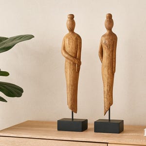 Wooden figure African woman - Modern sculpture - Natural mango wood - Ethnic decoration for the living room - Gift idea - 2 versions