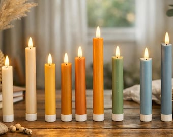 LED Kerze mit Timer, Stabkerze - Flammlose Kerze - verschiedene Farben - rustikale Echtwachs-Optik - realistischer Flamme - 2 Größen
