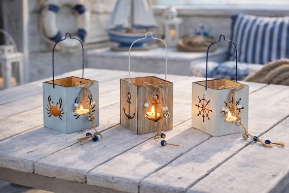 Kleines Windlicht Maritim, Teelicht aus Holz, Maritime Deko für Terrasse, Wohnzimmer - Hängelaterne - Tischdeko Meer - Geschenkidee Garten