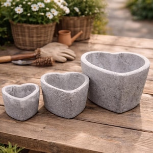 Herzförmiger Blumentopf aus Keramik für DIY Pflanzideen, Grabdeko oder romantische Gartengestaltung