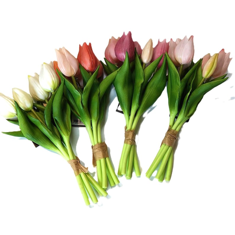 Künstliche Tulpen in verschiedenen Farben als pflegeleichte Alternative zu frischen Blumen