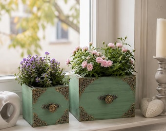 Vintage Pflanzkasten Holz grün antik mit Metallbeschlägen, 3 Größen oder Set, Blumenkasten, Übertopf, Jardiniere, Pflanzgefäß Landhausstil