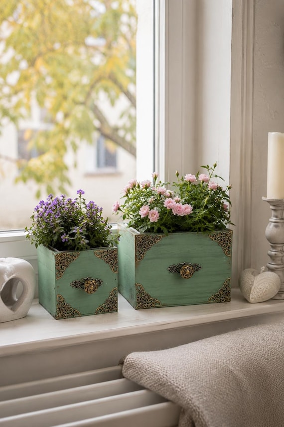 Vintage Pflanzkasten Holz grün antik mit Metallbeschlägen, 3 Größen oder Set, Blumenkasten, Übertopf, Jardiniere, Pflanzgefäß Landhausstil