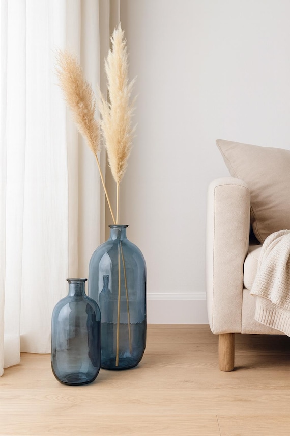Blaue Bodenvase, XL Flaschenvase - Deko Glasvase - Wohnzimmer Deko - Vase für Pampasgras - Geschenkidee - 2 Größen