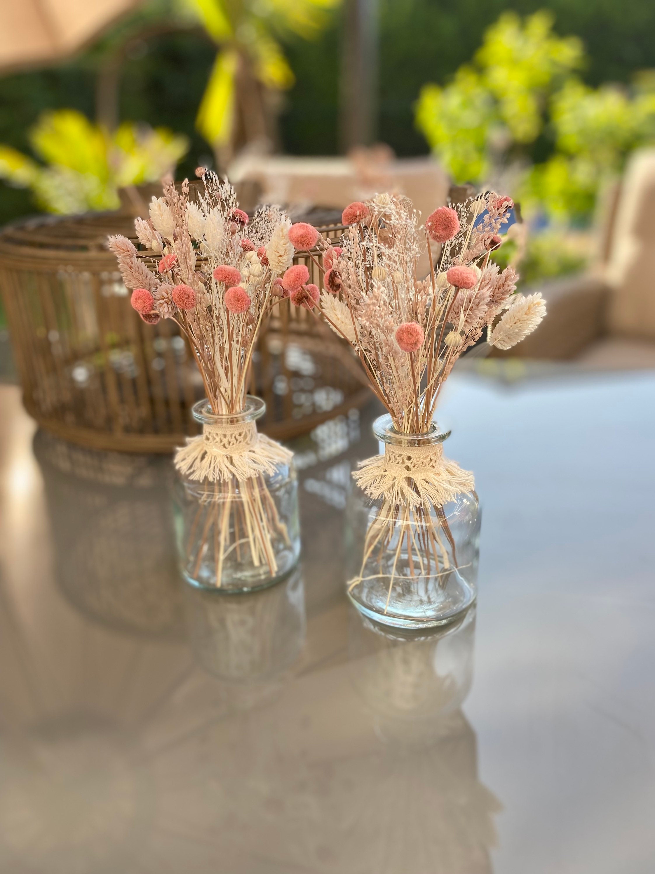 Piccolo bouquet di fiori secchi con vaso, delicato rosa e bianco