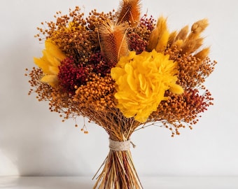 Dried flower bouquet for autumn, autumn decoration with hydrangea, dried orange flowers, flower bouquet decoration, table decoration, gift idea