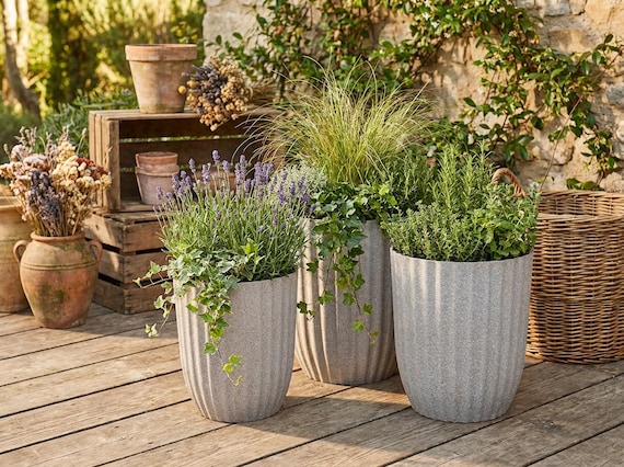 Blumentopf Sand, Pflanztopf gerillt, Kunststoff Übertopf - 3 Größen, Pflanzgefäß modern, Garten Deko Topf - Geschenkidee Garten