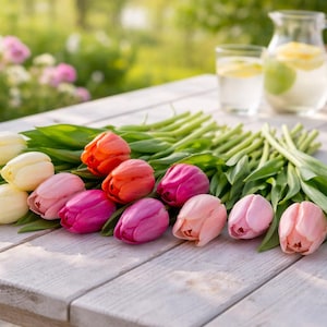 Tulpen Kunstblumen 25 cm in Vase dekoriert als Frühlingsdeko für Wohnzimmer