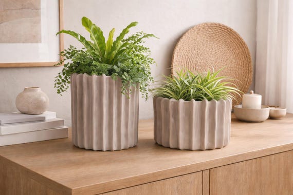 Moderner Blumentopf Taupe geriffelt, Pflanztopf aus Keramik glasiert, Übertopf Pflanzen, Wohnzimmer Deko, 3 Größen - Geschenkidee