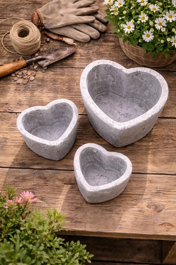 Blumentopf Herz, Keramik antik weiß, Pflanztopf Herzform, Grabdeko bepflanzbar, Garten Deko Herz, Geschenkidee