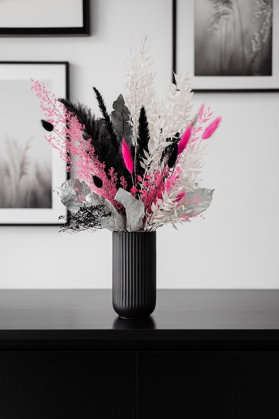 Trockenblumenstrauß Schwarz Pink, Geschenk Strauß mit Pampasgras – Boho Deko - Gothic - Dark Fashion - Geschenkidee