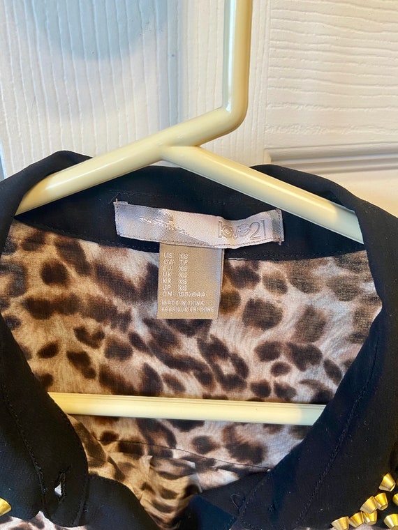 Stunning leopard cheetah print blouse with studde… - image 2