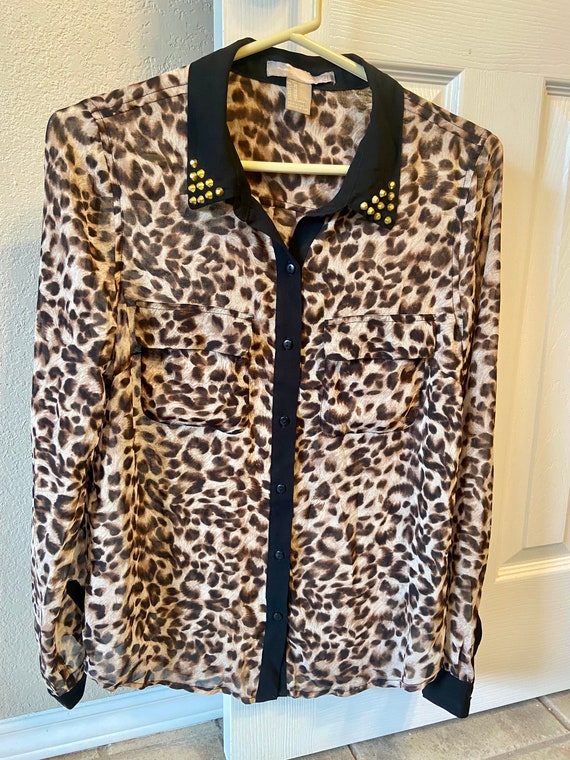 Stunning leopard cheetah print blouse with studde… - image 1