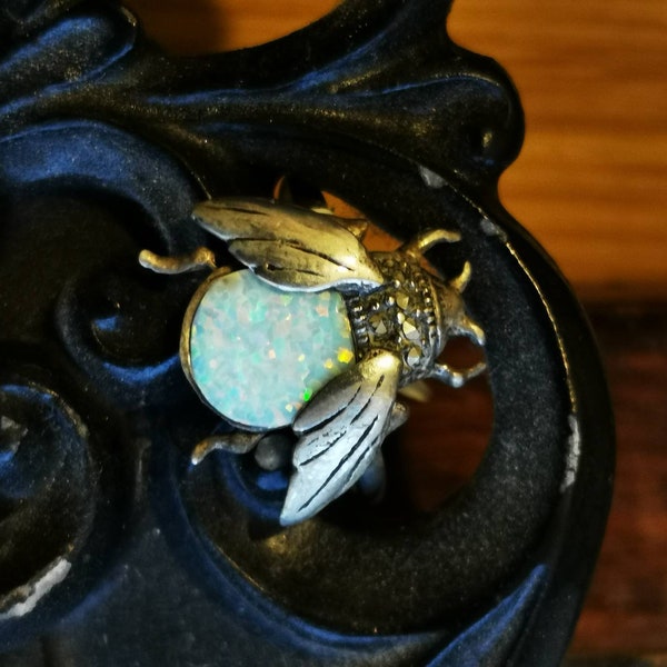 Silver bee brooch 925 sterling cultured opal onyx mother of pearl