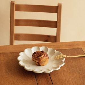 Kohyo Rinka Petal 21cm Plate | Japanese ceramic - Rustic Off-white plate - artistic pottery - flower shape - dining set - vintage