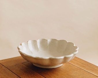 Kohyo Rinka 24cm Bowl | Japanese ceramic - Rustic Off-white pottery - Big bowl - flower shape - Pasta bowl - dining set - vintage