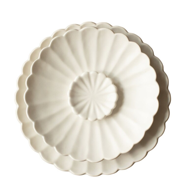 Kasumi Fujimura Flower-shaped Large plate Matte white plate Japanese handmade Minimal dinnerware image 5