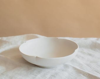 Kasumi Fujimura 4-petals Large bowl | Matte white bowl - Japanese handmade - Minimal dinnerware