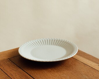 Shush grace 24cm flat plate | Japanese handmade - Rustic white plate - dining pottery - elegant style - light grey tableware