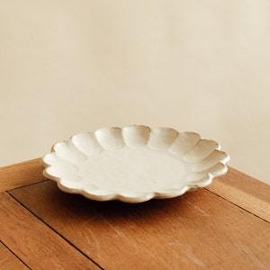 Kohyo Rinka Petal 24cm Plate | Japanese ceramic - Rustic Off-white plate - artistic pottery - Petal shape - dining set - vintage