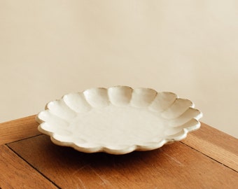Kohyo Rinka Petal 24cm Plate | Japanese ceramic - Rustic Off-white plate - artistic pottery - Petal shape - dining set - vintage