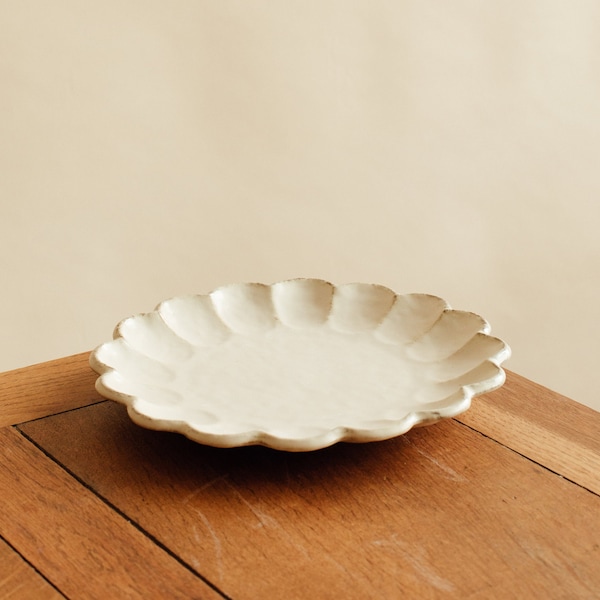 Kohyo Rinka Petal 24cm Plate | Japanese ceramic - Rustic Off-white plate - artistic pottery - Petal shape - dining set - vintage