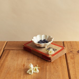 Kohyo Rinka 10cm bowl | Japanese ceramic - Rustic Off-white bowl - accessory tray - decorative tray - vintage