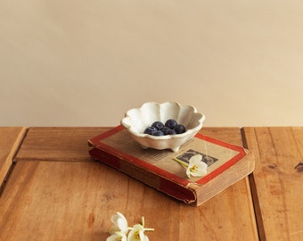 Kohyo Rinka 10cm bowl | Japanese ceramic - Rustic Off-white bowl - accessory tray - decorative tray - vintage