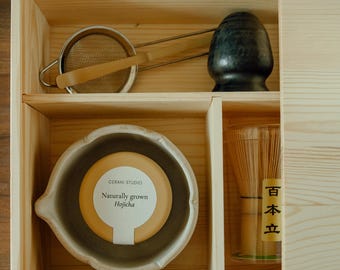 Traditional Japanese Hojicha Gift Set – Petal Curves Bowl | Hojicha Latte Kit - Made in Japan - Tea Ceremony Set - Gift for Tea Lovers
