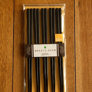 Black Wooden Chopsticks Set of 5 | Made in Japan - Natural wood - Cutlery - Premium Chopsticks - Cutlery for Noodle - Asian Utensil