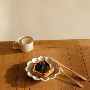 Piatto Kohyo Rinka Petal 17cm / Ceramica giapponese Piatto rustico bianco sporco ceramica artistica Piatto da dessert set da pranzo Contorno immagine 4