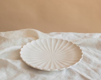 Kasumi Fujimura Flower-shaped Large plate | Matte white plate - Japanese handmade - Minimal dinnerware