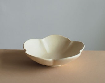 Ume Off-white Bowl | Yoshida pottery - Japanese Handmade - Flower shape - Serving bowl - Diningware - Tableware