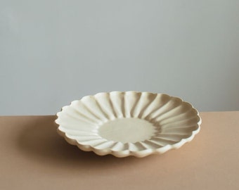 Rinka White plate | Yoshida pottery - Japanese handamde - Flower petal shape - Artistic plate - dinnerware