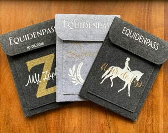 Equidenpass Hülle / Pferdepass Hülle aus Filz - personalisiert