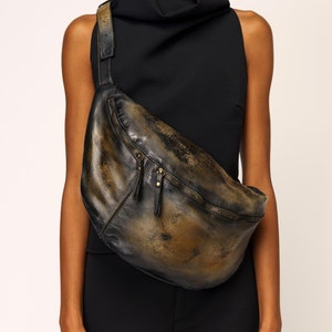 Sac à bandoulière XL en cuir noir, sac à bandoulière en cuir italien souple 100 % fait main, finition « Raw Onxy » délavée à la main sur chaque sac !