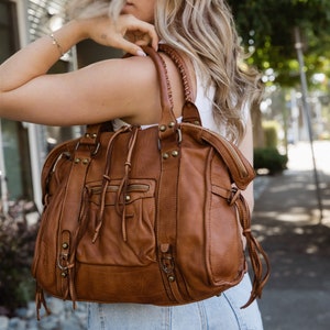 Vintage WOmens Brown Leather Box Handbag Shoulder Bag Small Brown Squa